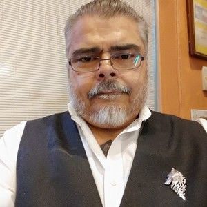 Meet your Posher, Charles carlos